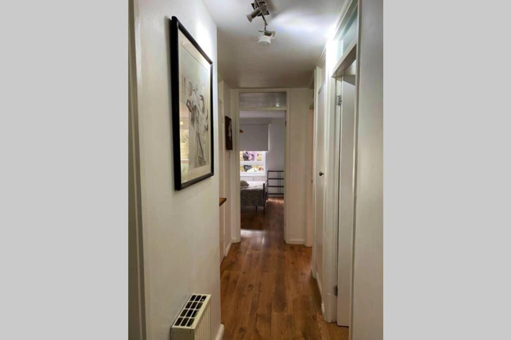 Two Bedroom Garden Flat In Zone 2 Londra Esterno foto