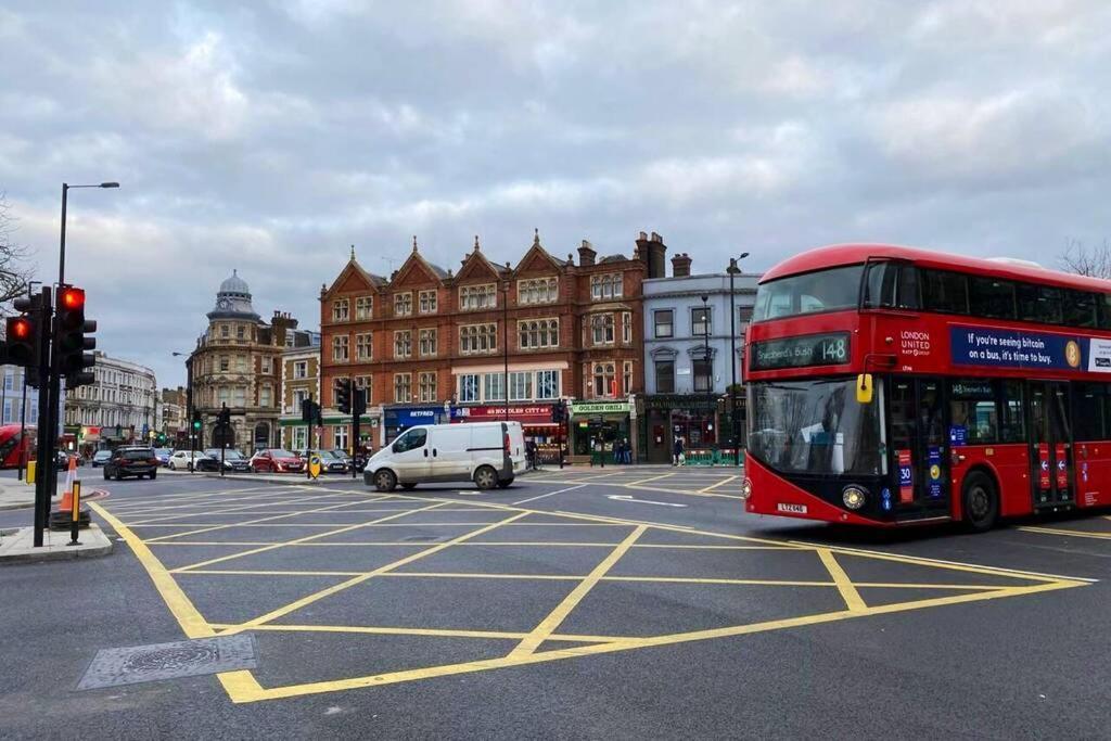 Two Bedroom Garden Flat In Zone 2 Londra Esterno foto